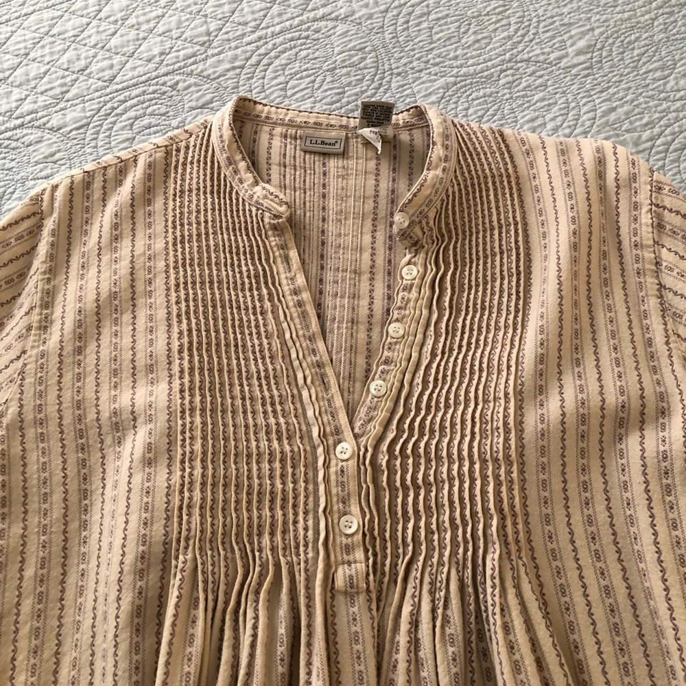 Vintage LL Bean Dobby pintuck nightgown. Size large. - Picture 3 of 8
